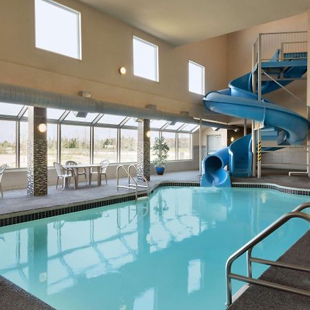 Days Inn By Wyndham Regina Airport West Екстериор снимка