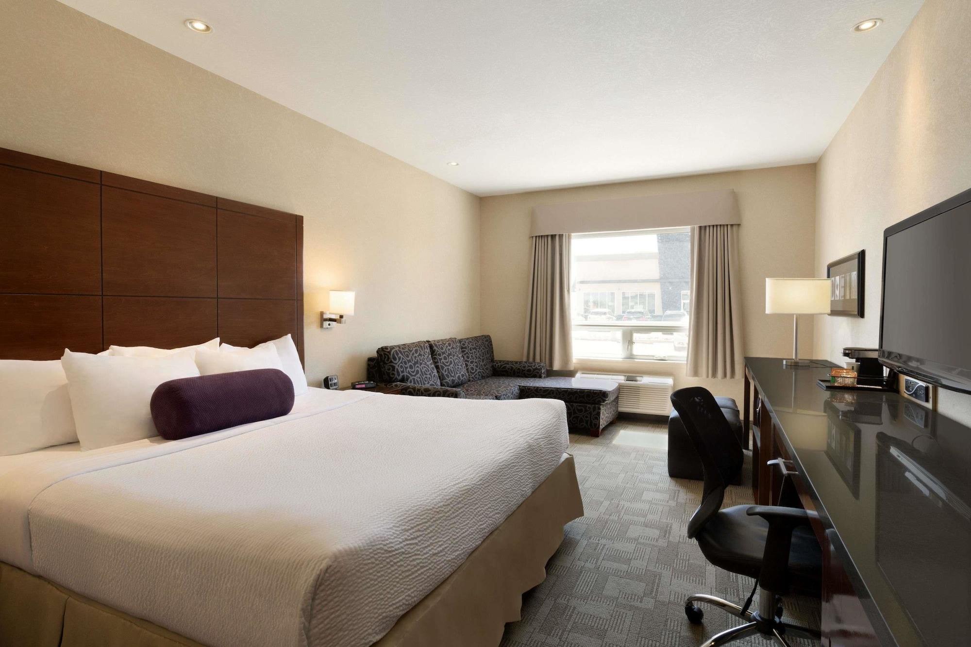 Days Inn By Wyndham Regina Airport West Екстериор снимка