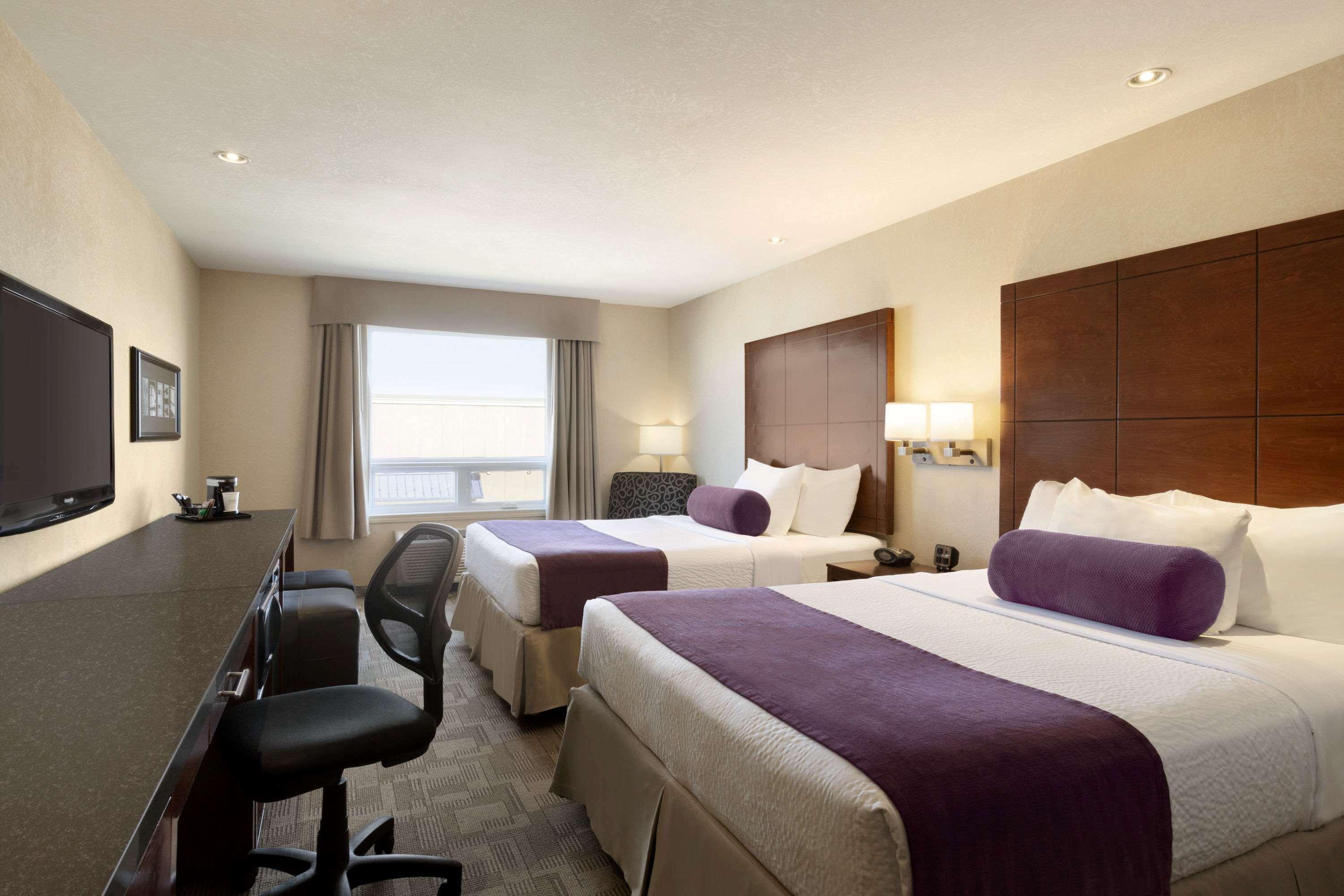Days Inn By Wyndham Regina Airport West Екстериор снимка