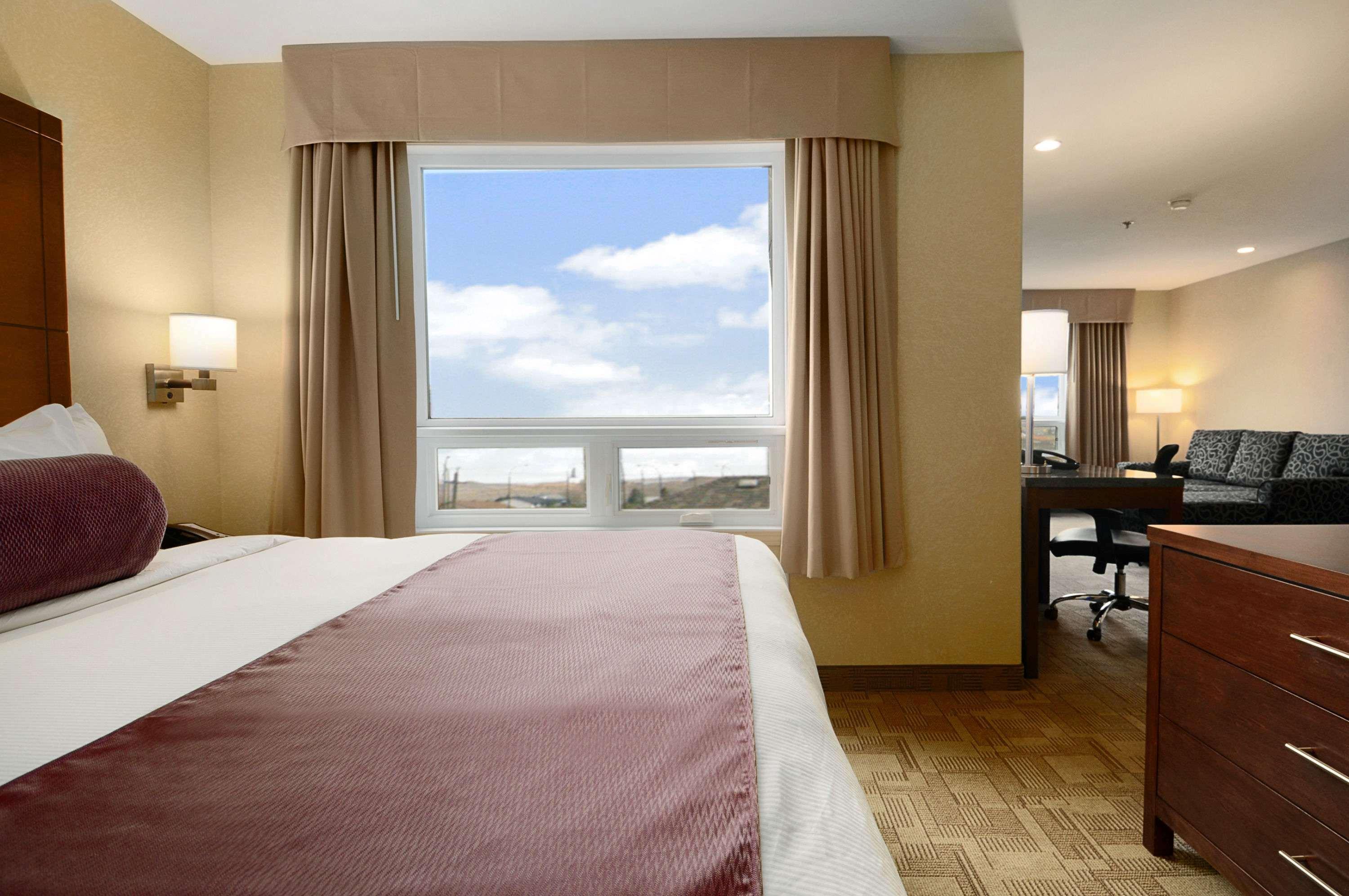 Days Inn By Wyndham Regina Airport West Стая снимка
