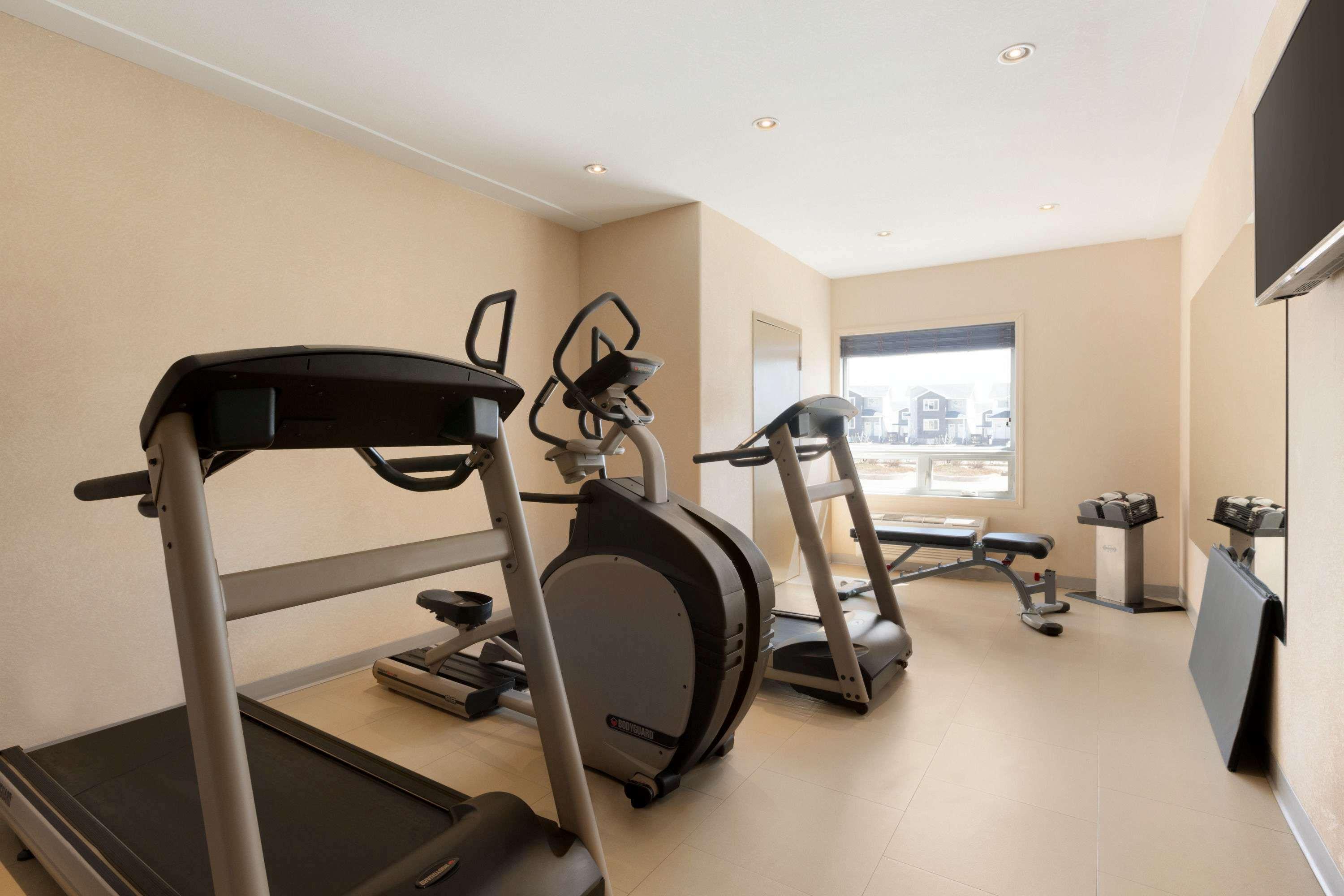 Days Inn By Wyndham Regina Airport West Екстериор снимка