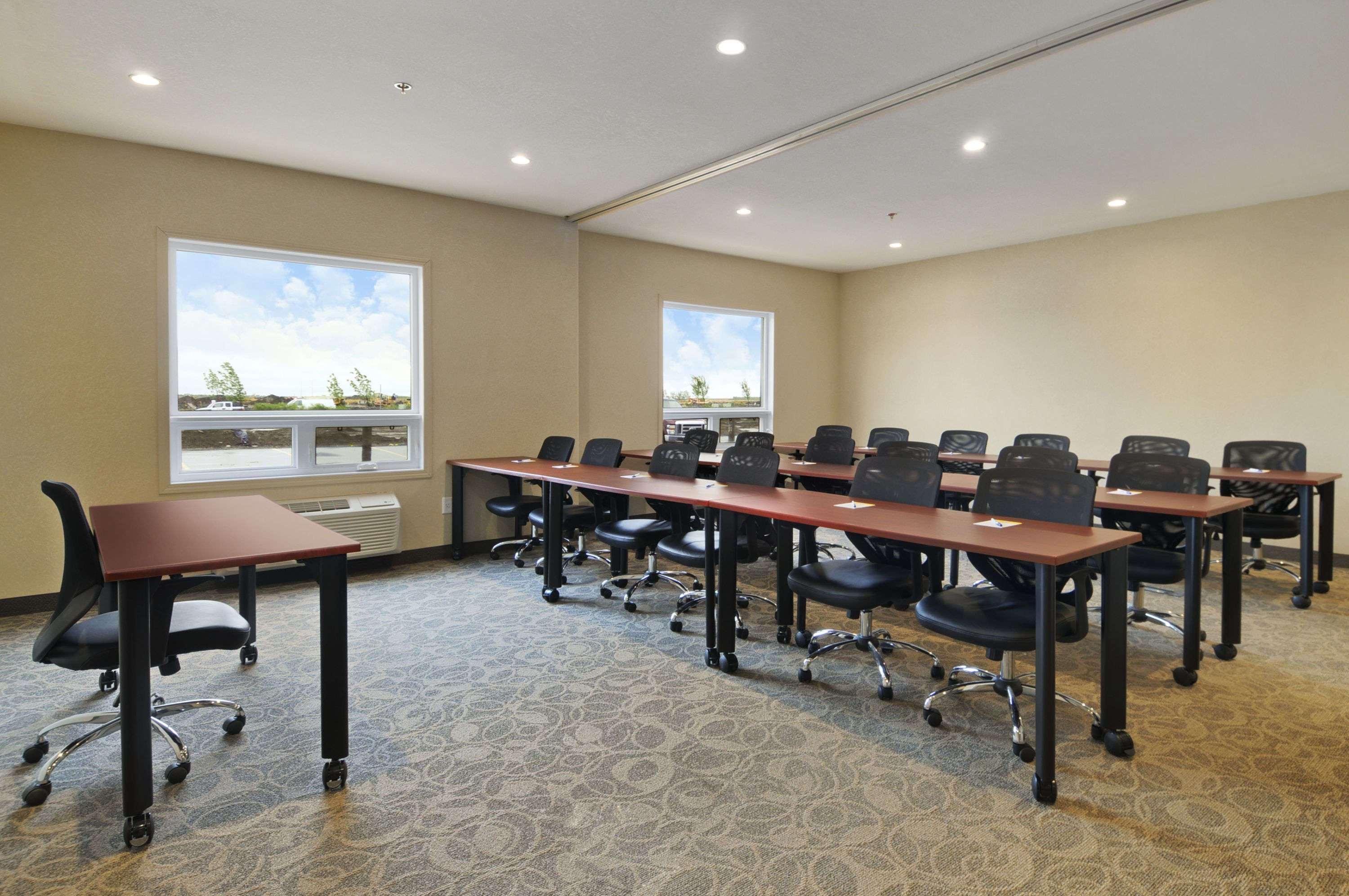 Days Inn By Wyndham Regina Airport West Екстериор снимка