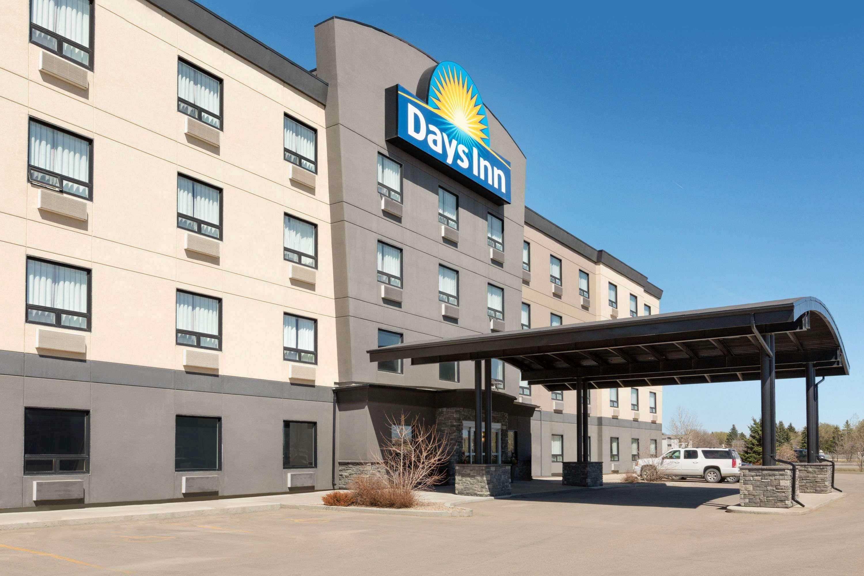 Days Inn By Wyndham Regina Airport West Екстериор снимка