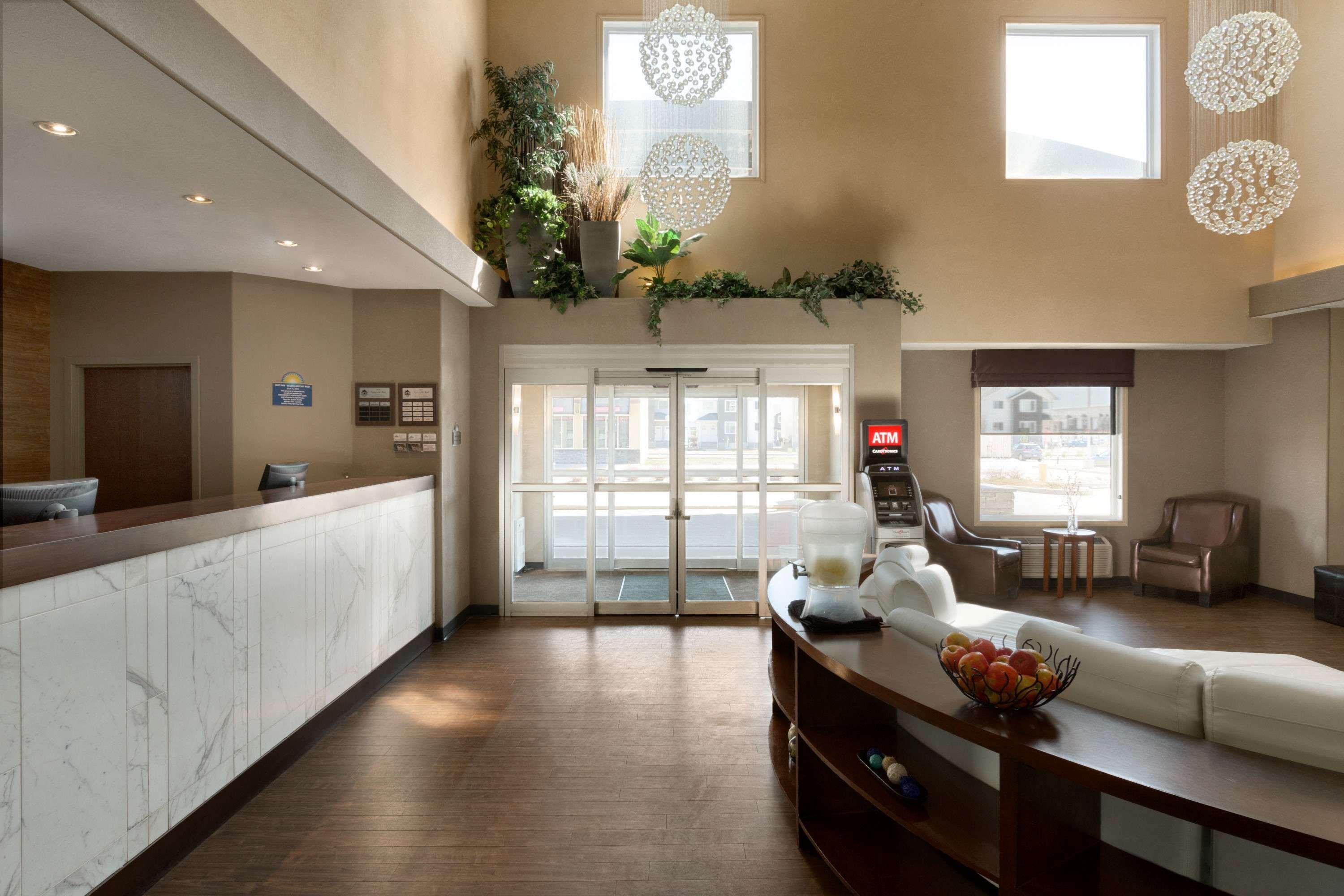 Days Inn By Wyndham Regina Airport West Екстериор снимка