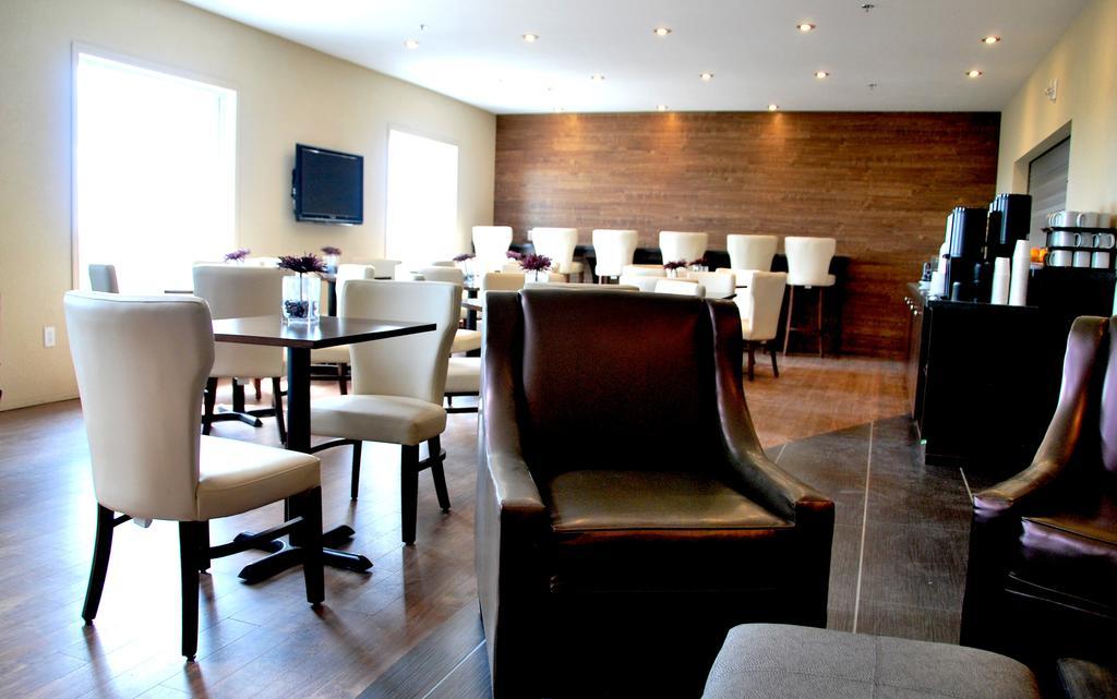 Days Inn By Wyndham Regina Airport West Екстериор снимка