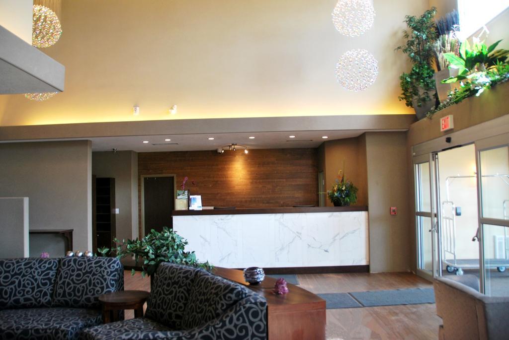 Days Inn By Wyndham Regina Airport West Екстериор снимка